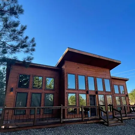 The Luxurious - River Ranch - Cabin Sleeps 9!